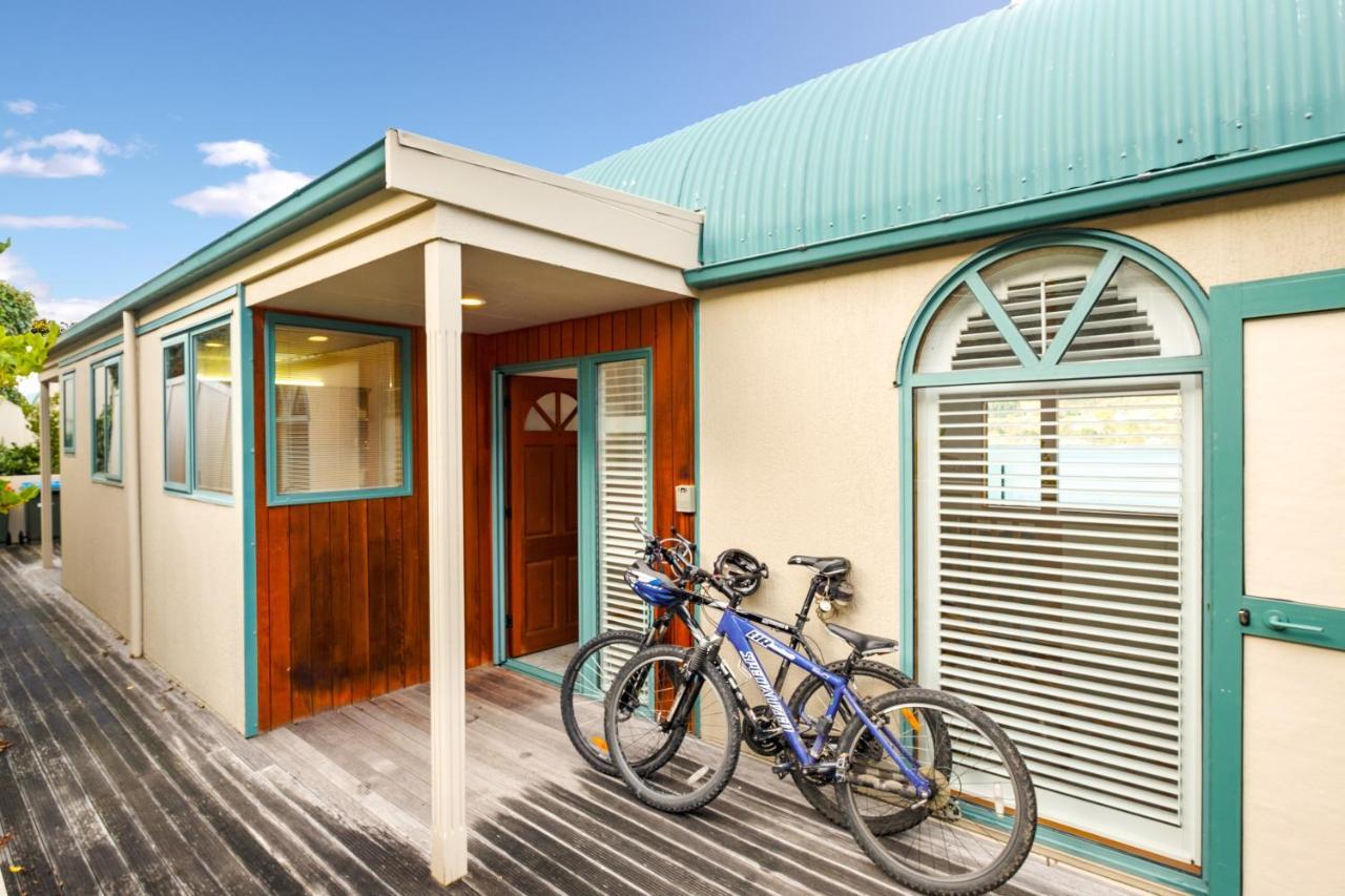 Huge Lakefront Delight - Queenstown Holiday Home Экстерьер фото