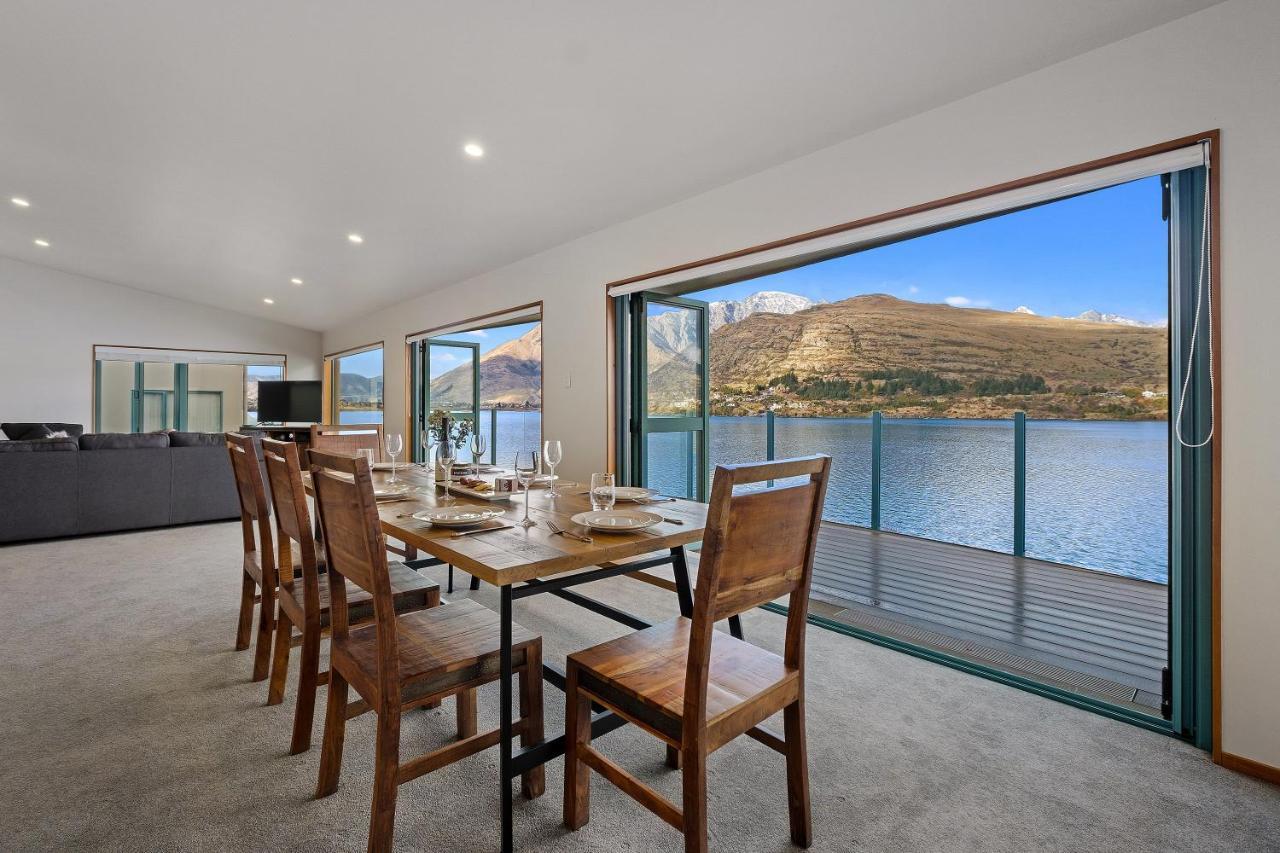 Huge Lakefront Delight - Queenstown Holiday Home Экстерьер фото