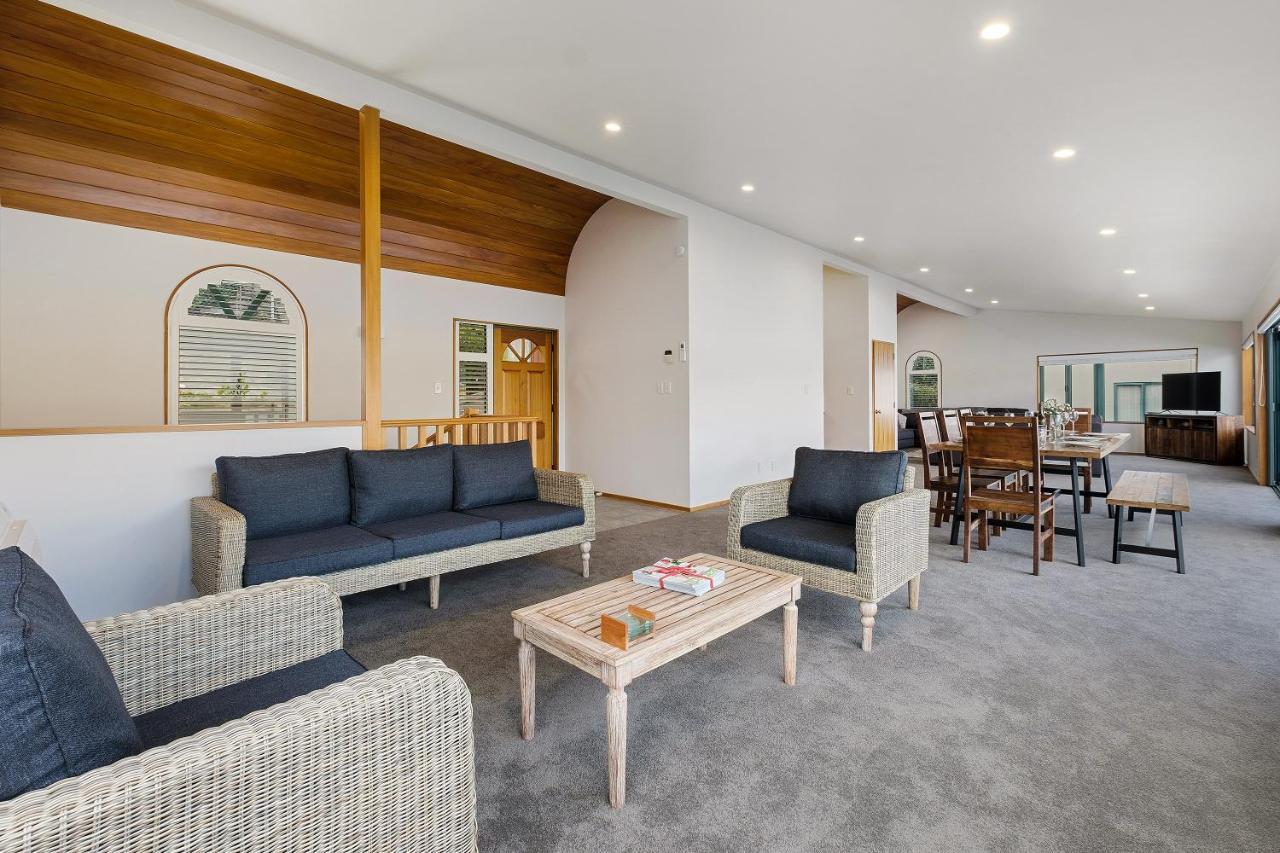 Huge Lakefront Delight - Queenstown Holiday Home Экстерьер фото