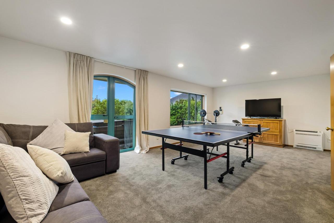 Huge Lakefront Delight - Queenstown Holiday Home Экстерьер фото